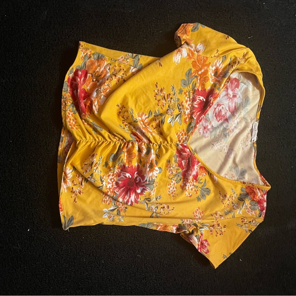 Heart Hips Floral Yellow Short Sleeve Top
